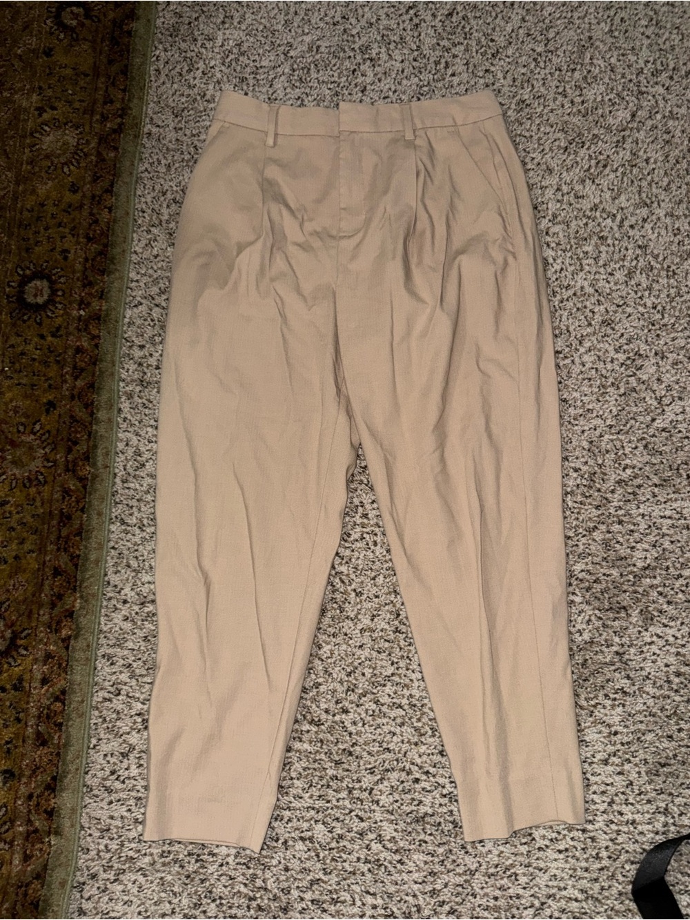 Banana Republic Pleated Tapered Khakis⭐️ Used - like new⭐️ Perfect for work⭐️